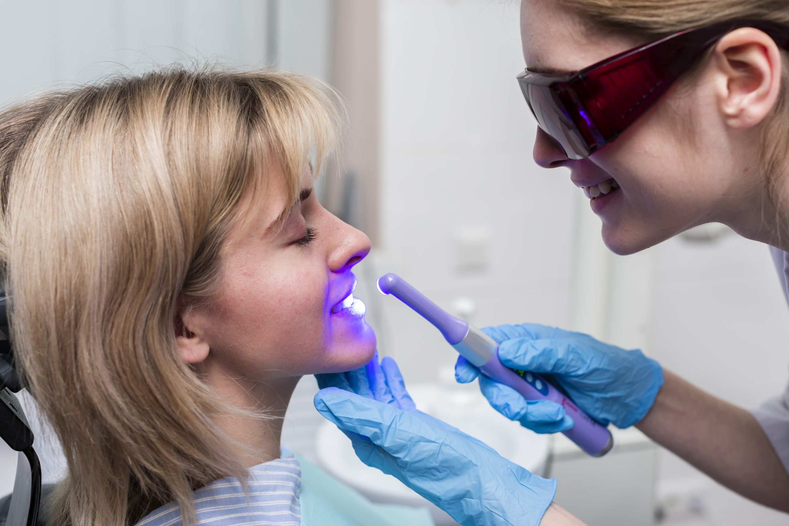 dentist-performing-teeth-whitening dentist-performing-teeth-whitening